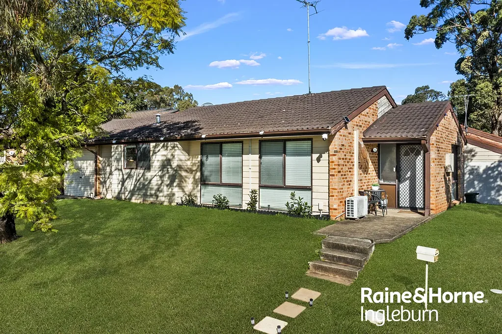 Ingleburn 3房 现代装修别墅 优质木制台面 开放式起居区 自然光线充足 BOSCH电器 配套齐全 步行至学校 公园便利 Stylish Renovated Villa Offering Comfort & Convenience