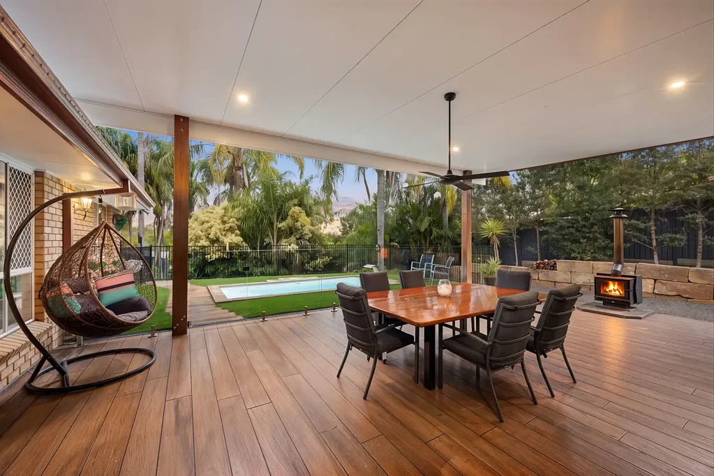 Barellan Point 5Habitaciones Private Family Entertainer with Pool, Sheds & River Views. Insurance from Approx $260 Per month, Quote available upon request.
