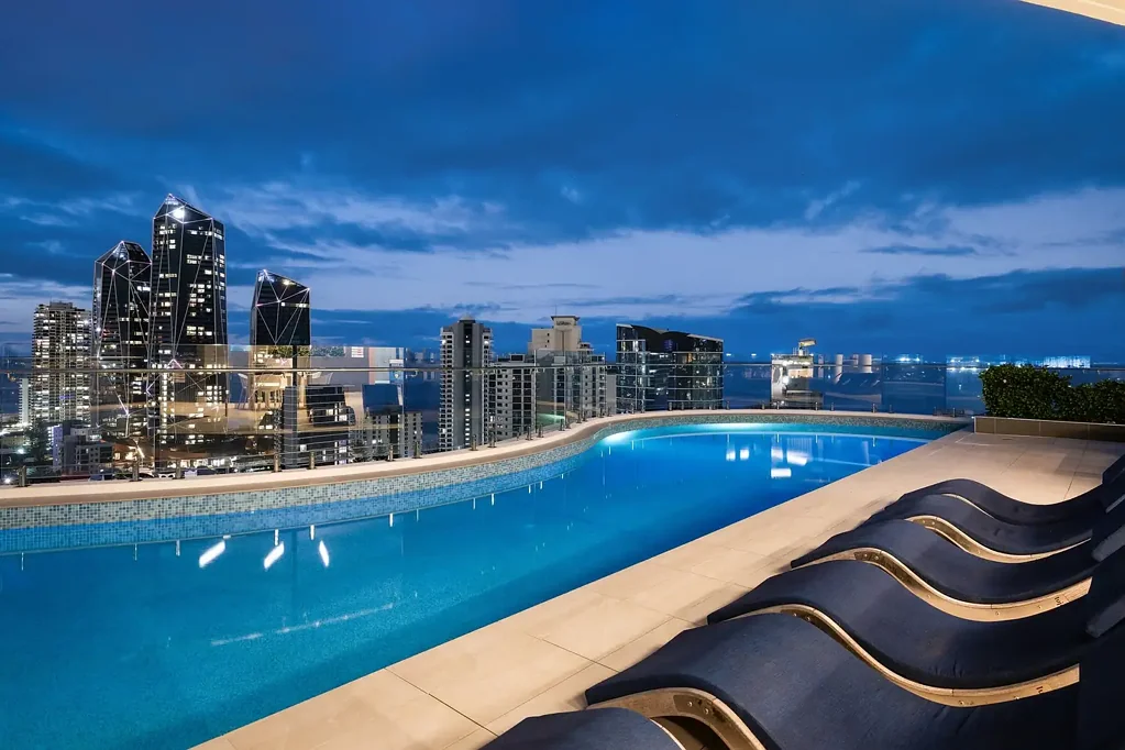 Broadbeach 2房  Enviable Lifestyle and Location in an Elegant Ocean-View Apartment