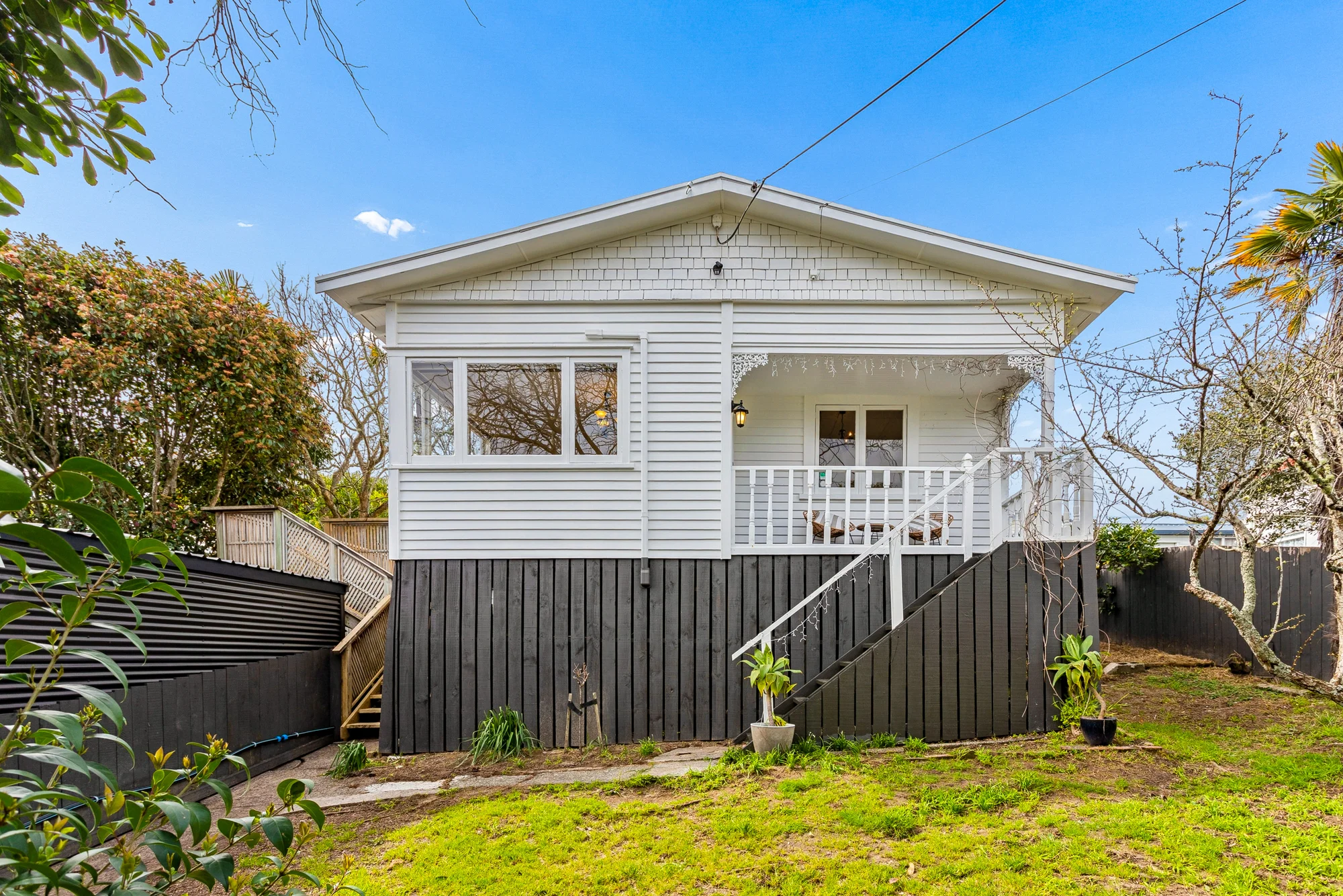 Henderson 2બેડરૂમ Charming 1920s Bungalow - Packed with Potential!