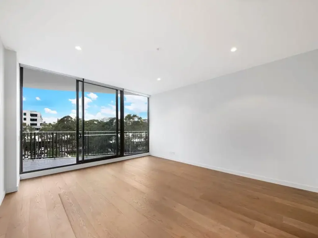 Modern  and Spacious Two Bedroom Apartment with Bright Aspect