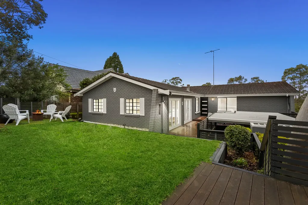 Westleigh 6 Bedroom Spacious Family Home with Self-Contained Granny Flat