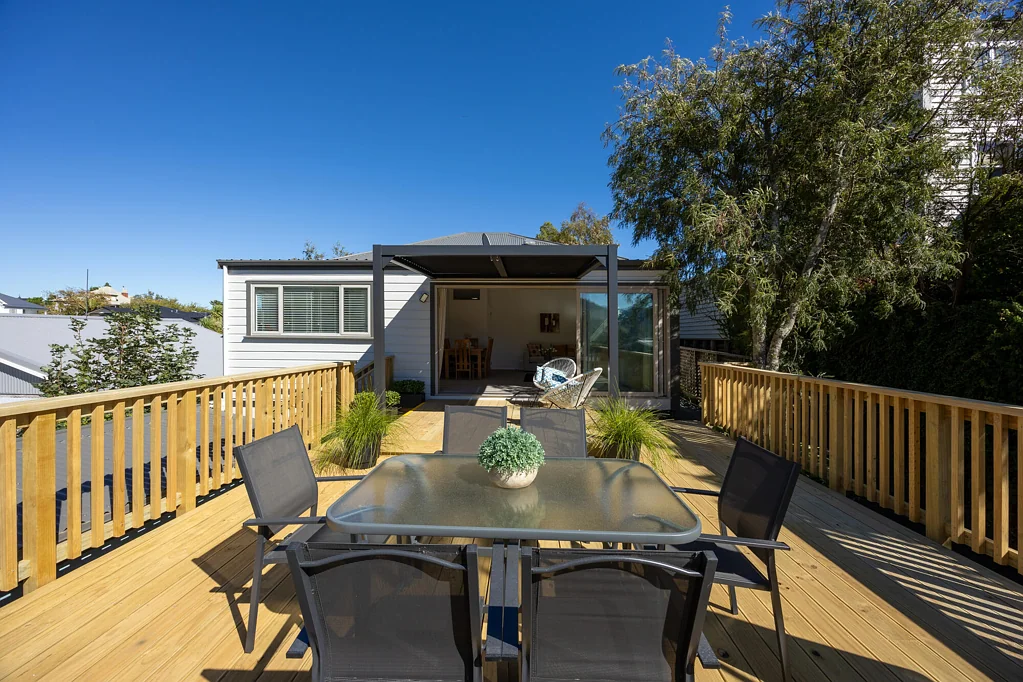 Nelson City 3कमरा An immaculately renovated character residence