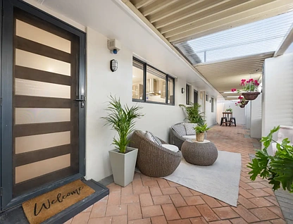 140 Leach Highway, Wilson, WA 6107, 3 રૂમ, 2 બાથરૂમ, House