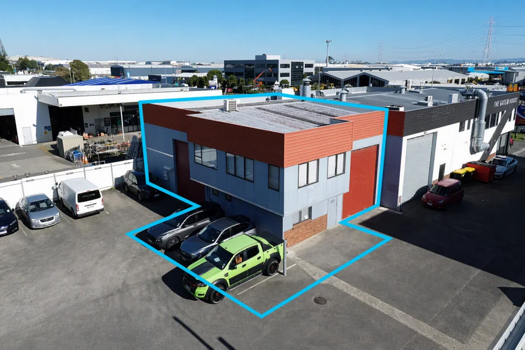 East Tamaki  Dual Roller Doors on Harris Road