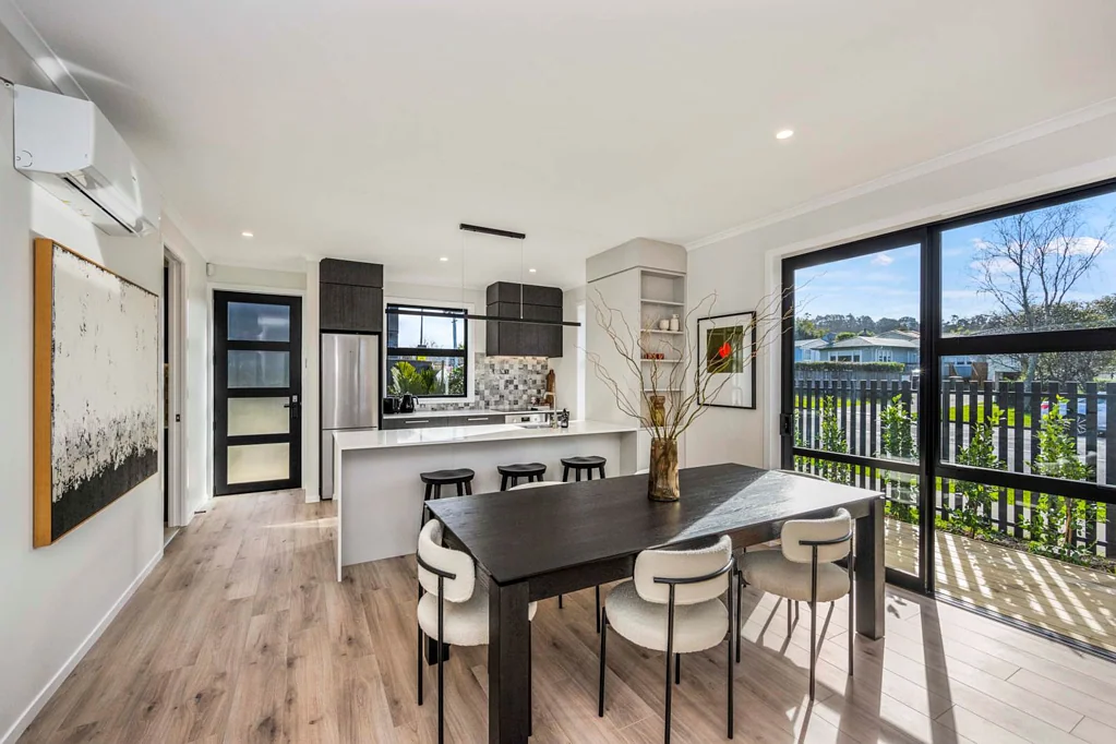 Swanson 2房 88-118㎡精装联排别墅，地铁8分钟步行＋近Costco！城市生活与自然景致完美融合！ Limited Christmas Discount — Call Us Now!