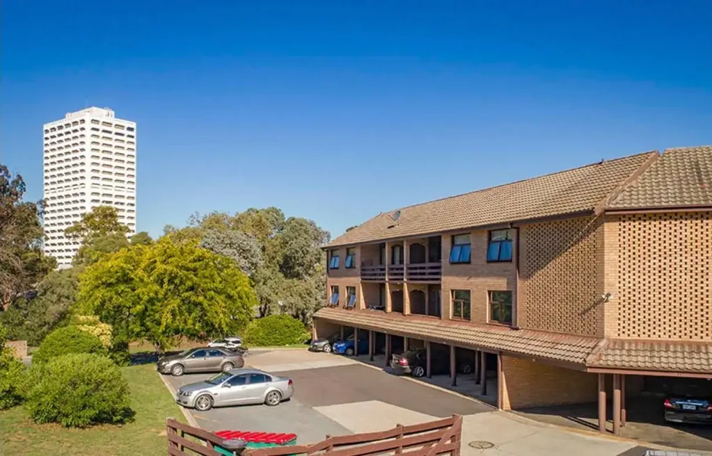 2 Bedroom Unit - Great Location