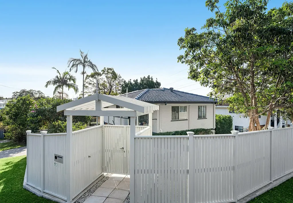 Murarrie 3房 备受追捧的街角地块，距 CBD 仅 9公里 Highly Sought After Corner Block only 9km CBD