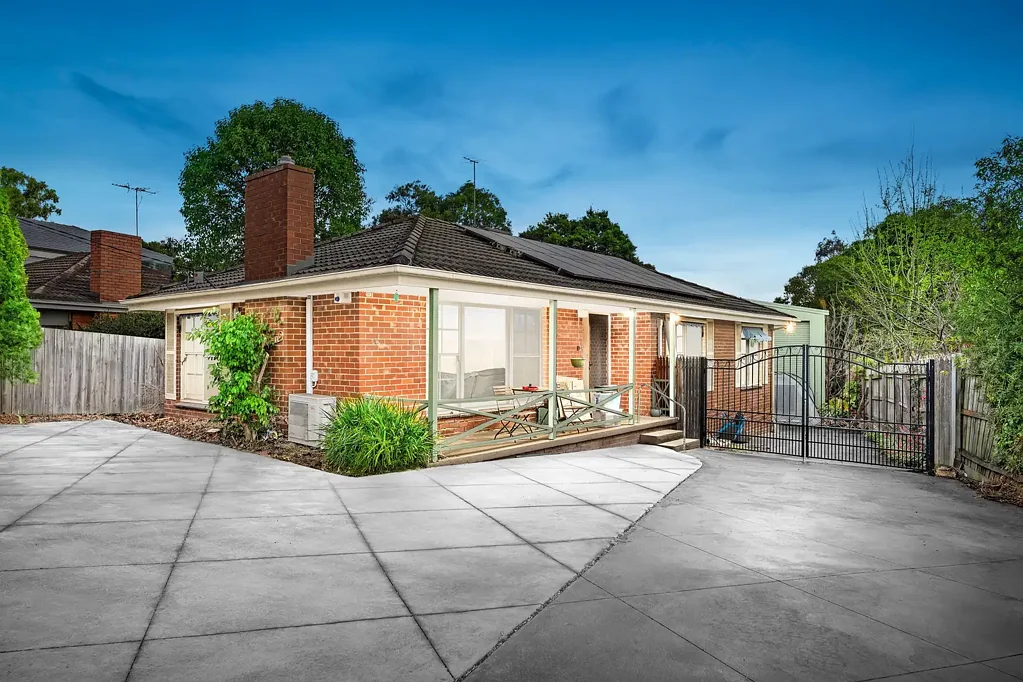 Templestowe 3ਬੈੱਡਰੂਮ Renovate or Redevelop. A golden opportunity in the heart of Templestowe