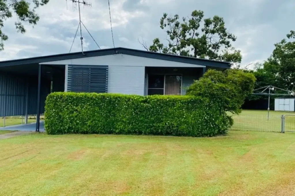 Dysart 4Zimmer THIS IMMACULATE 4 BEDROOM PROPERTY IS ONE OF THE BIGGEST BLOCKS IN DYSART.  CURRENTLY TENANTED @ $480pw UNTIL MAY 2026!