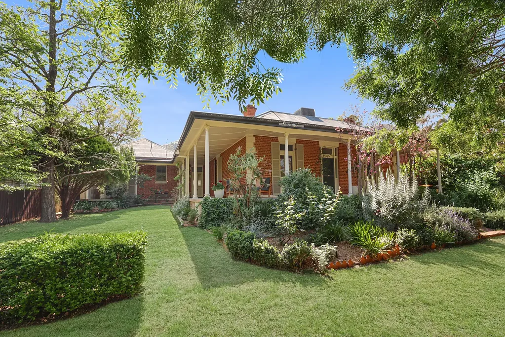 Tamworth 4房  Grace, Charm & Generations of Warmth - An East Tamworth Treasure