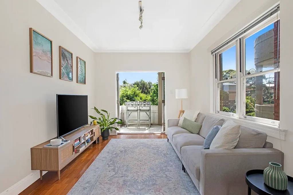 Bondi Beach 2房 Bondi精品Art Deco 东北向采光佳 主卧带私卫 美食厨房 石材台面 安静死胡同 邻近海滩绿洲 Stylish Art Deco Sanctuary In A Tranquil Cul-De-Sac