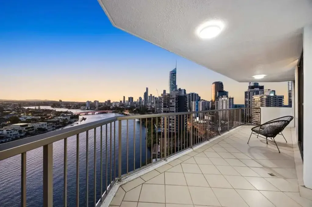 Surfers Paradise 2 Slaapkamer ENJOY SUNRISE OVER THE OCEAN & SUNSET OVER THE RIVER. PANORAMIC VIEWS THAT WILL TAKE YOUR BREATH AWAY