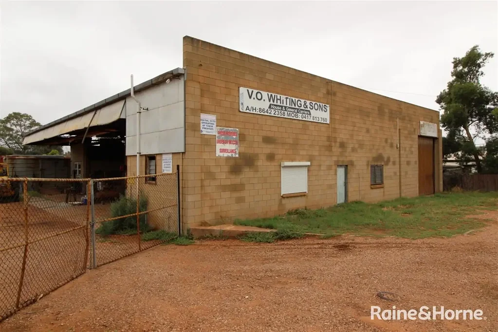 Port Augusta Over 1 Acre Zoned Residential.