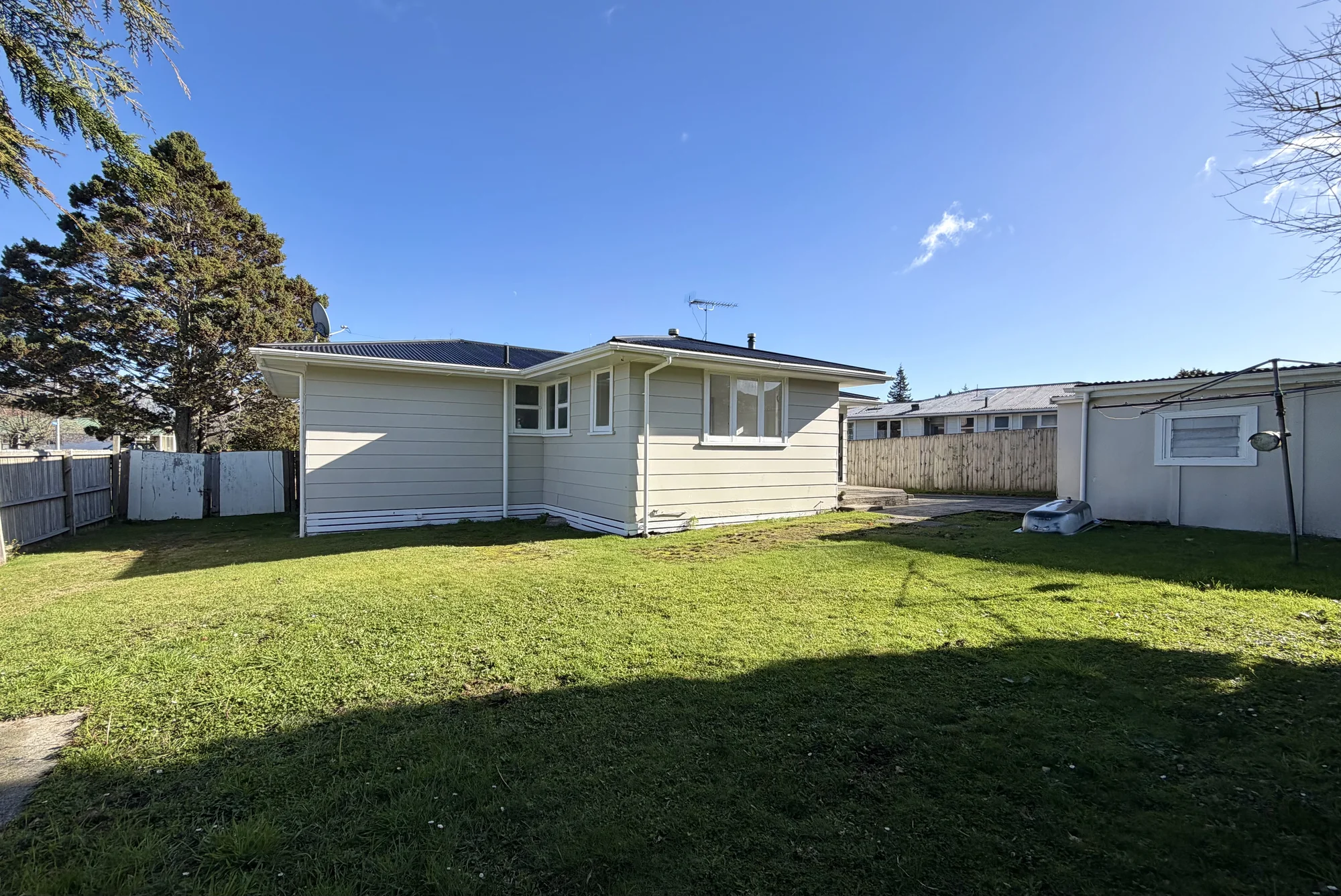 Tokoroa 3침실 Fresh, renovated, and right by the Lake