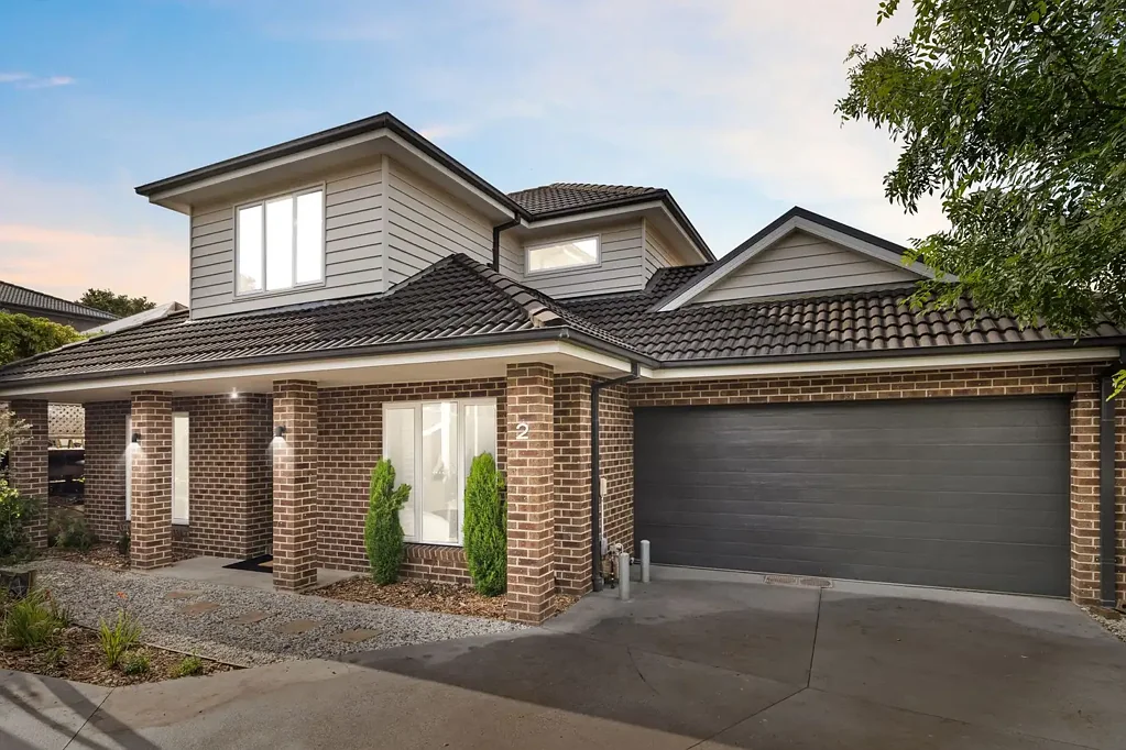 Scoresby 4房 安静死胡同位置 私密双单元社区 无缝室内外连接 阳光充足露台 近公园学校商店 现代900mm厨房 高效低维护生活 现代舒适便捷居所 The Brief: Quiet Cul-de-Sac Living with Modern Flair. No Body Corp!