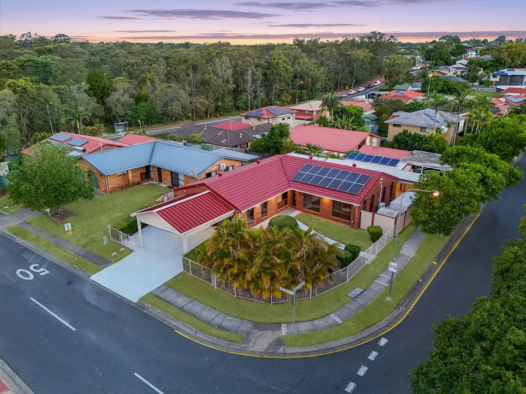 Sunnybank Hills 3房 功能齐全的转角住宅，有增设卧室的潜力 Feature-Packed Corner Home with Potential for Additional Bedrooms