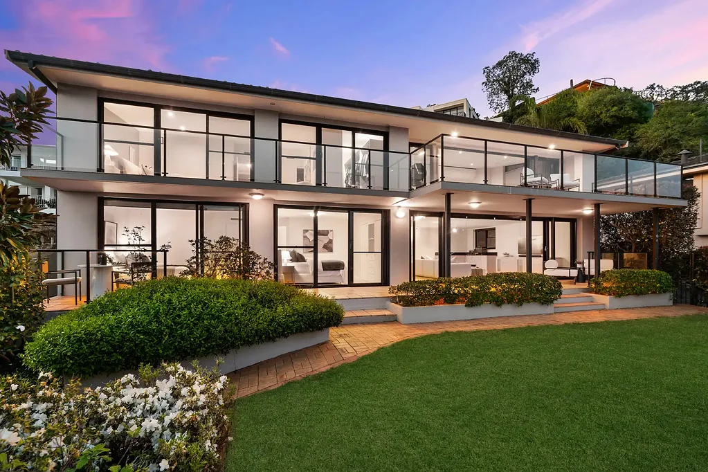 Castlecrag 4ਬੈੱਡਰੂਮ Contemporary designer sanctuary with awe-inspiring views of Sailors Bay