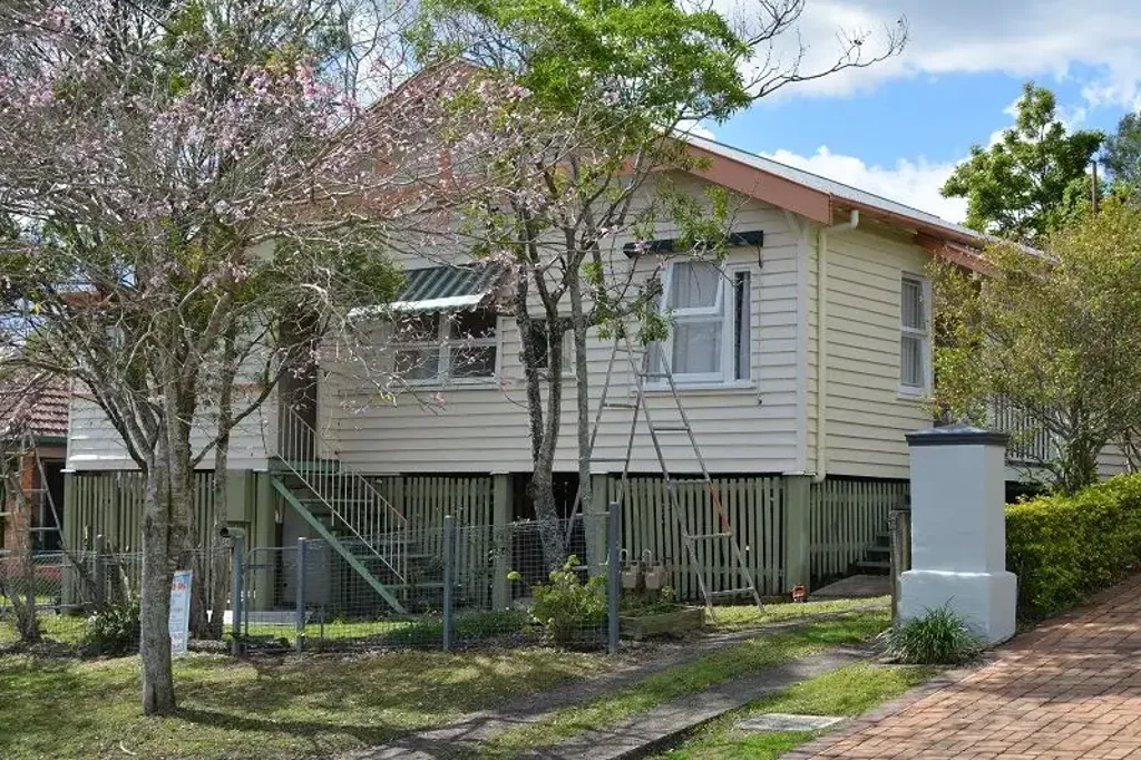2 BEDROOM UNIT WITH HIGH CEILINGS