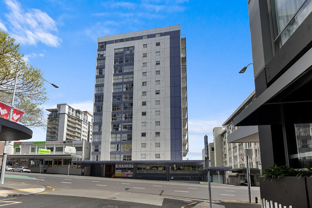 Auckland Central 2房 业主诚意出售！H47大厦65㎡天空塔景观两居室，带固定租约$550/周，要价$525K低于CV DON'T MISS OUT! Vendor Says Sell