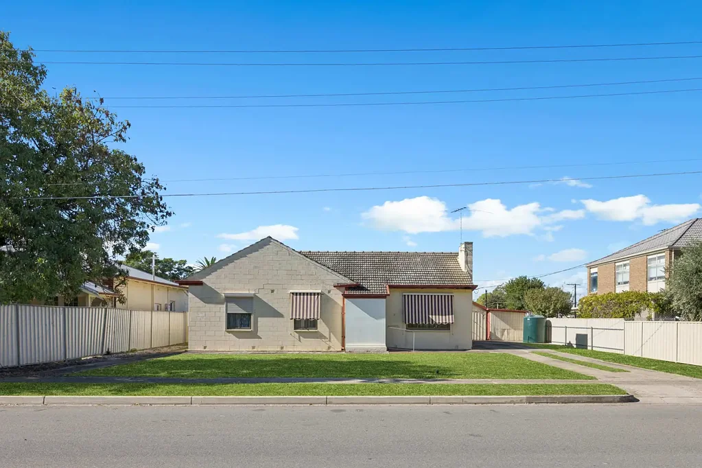Brighton 3chambre Endless Potential on 719sqm in a Prime Coastal Location