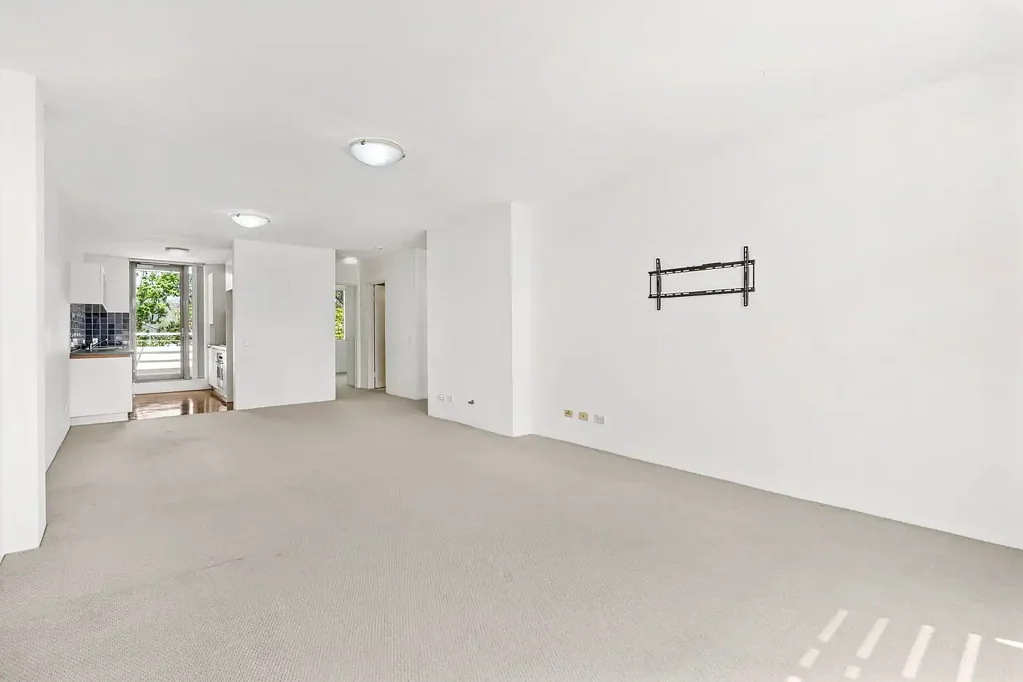 Modern, Sunny Two Bedroom Apartment