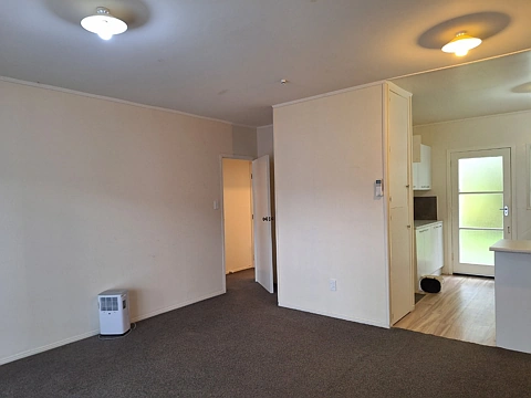Great Unit Handy to Old Papatoetoe Shops