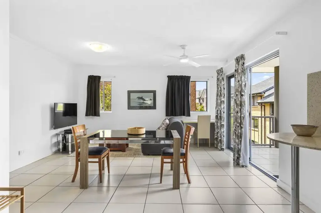 Southport 1 Bedroom Boutique Top Floor Investment in a Blue-Chip Southport Pocket