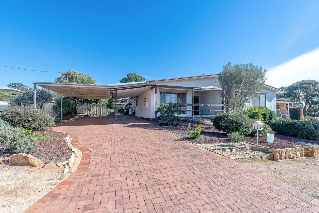 Loxton 5Kwarto Prime Location - Offering Space, Comfort & Versatility