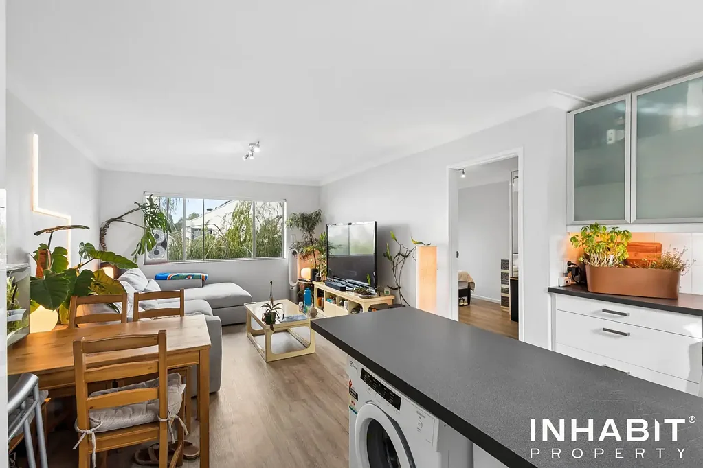 West Perth 1房  Renovated and affordable living in leafy West Perth! Perfect for investors and first home buyers