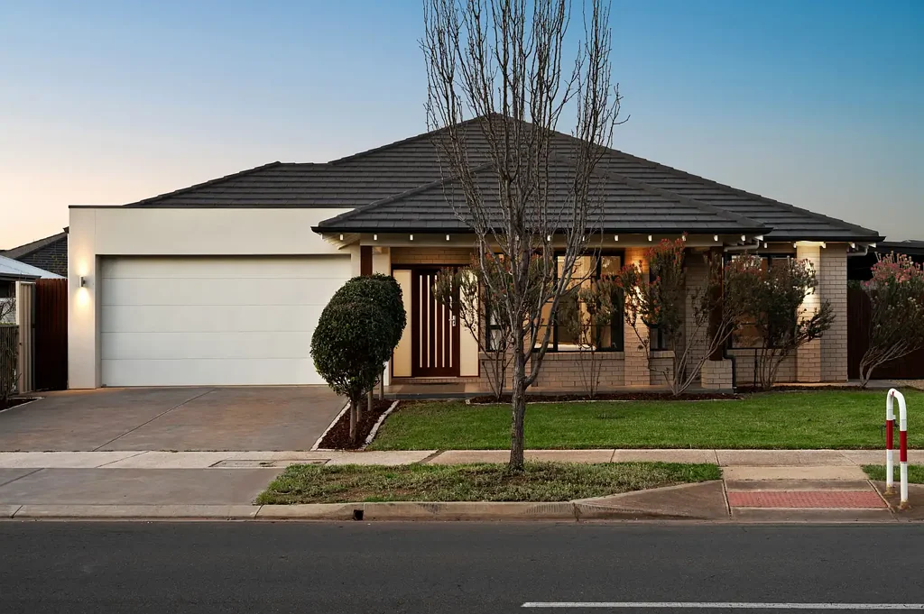 Angle Vale 5Zimmer A Modern Family Sanctuary with Serious Lifestyle Scope.