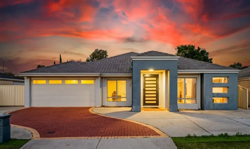 Canning Vale 4房  Space, Space & More Space! Stunning, Modern Family Home in the Ranford Estate! Live your Best Life w/ Plenty of Natural Lighting & Convenience!
