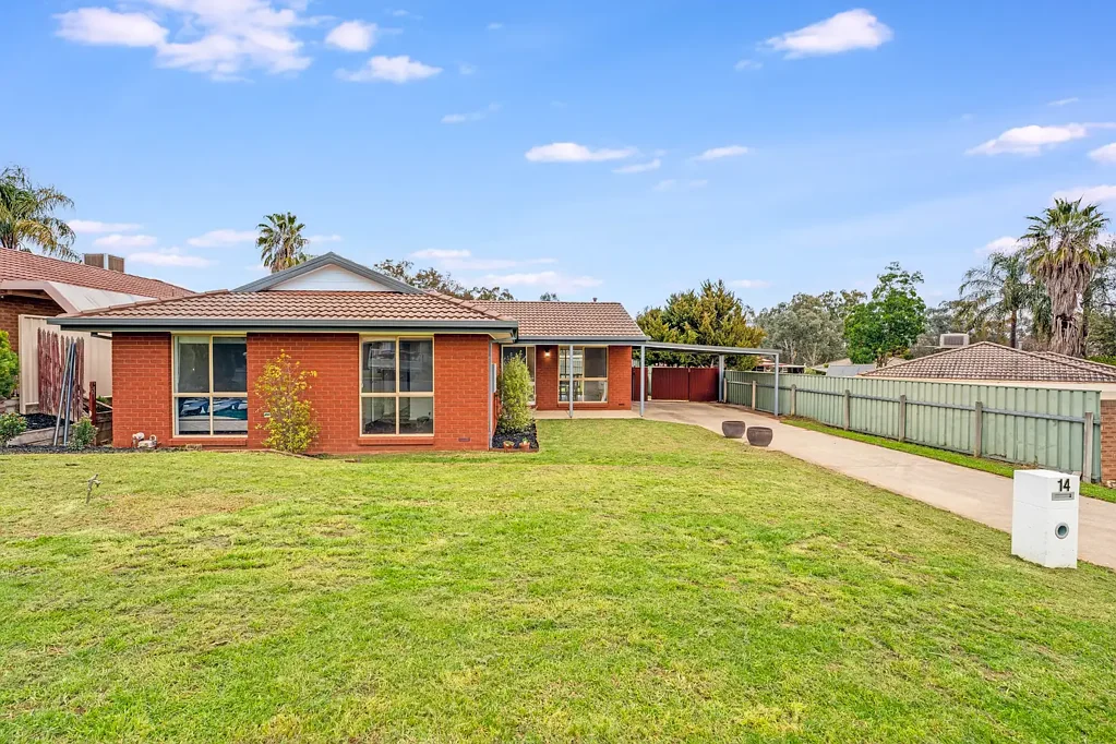 Thurgoona 3 Slaapkamer LUXURY RENOVATION | SOPHISTICATED LIVING | CENTRAL THURGOONA - READY TO IMPRESS!!