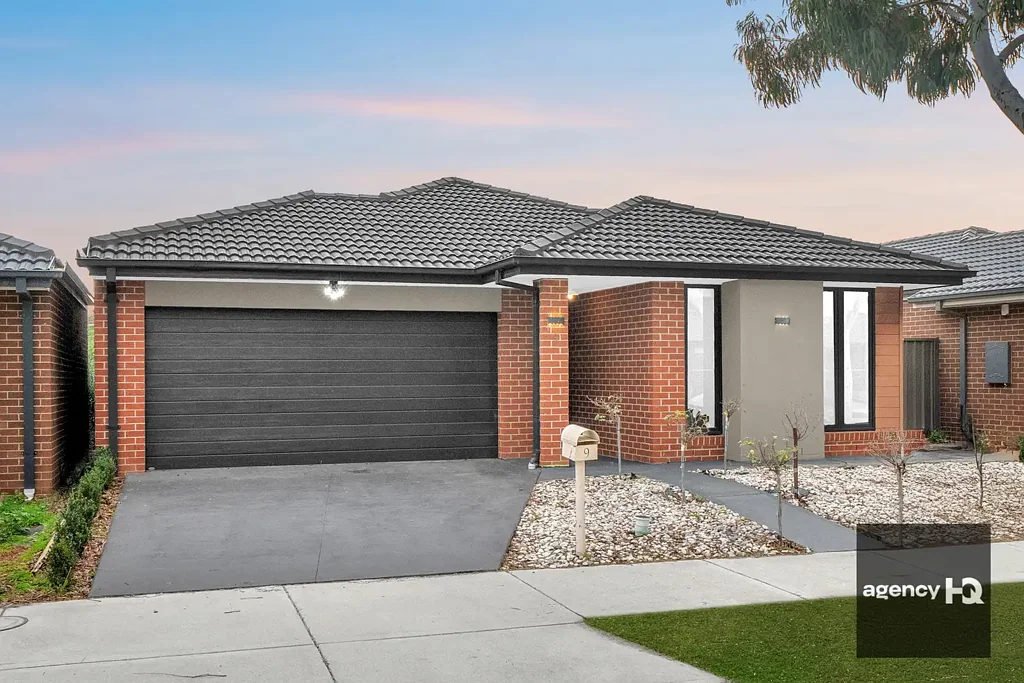 Cobblebank 4 Bedroom Modern Family Home with Future Melton Hospital