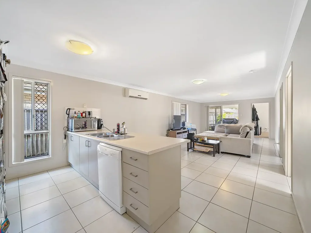 Rothwell 4部屋 Family Home in Prime Rothwell Location! Selling now!