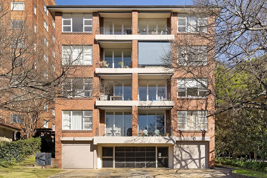 Ultra convenient & spacious 2-bedroom, steps to village