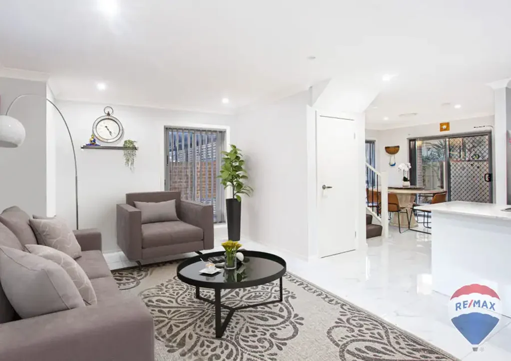 JUST LISTED I $700pw Sophisticated Townhouse Located in a Prime Location