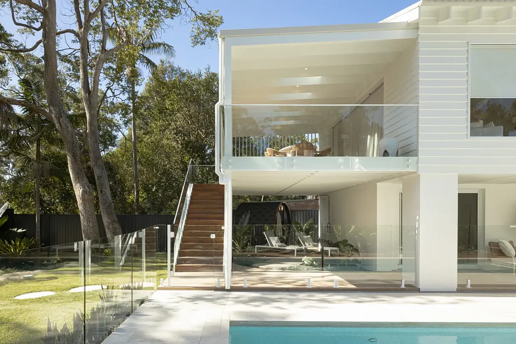Avoca Beach 6房  Architectural coastal luxury with statement design and resort style living