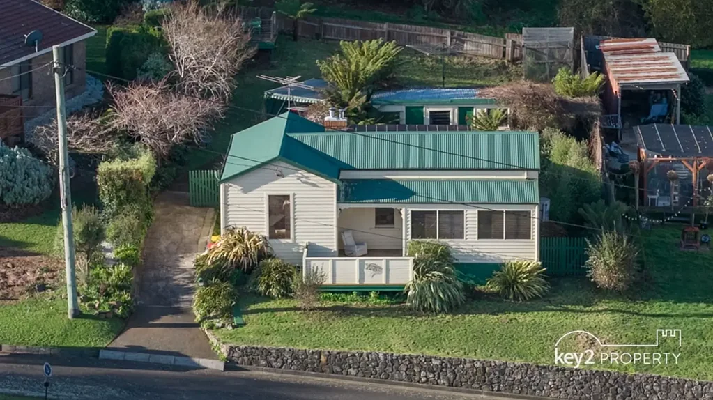Deloraine 2房  Character, Views and the Deloraine Lifestyle.