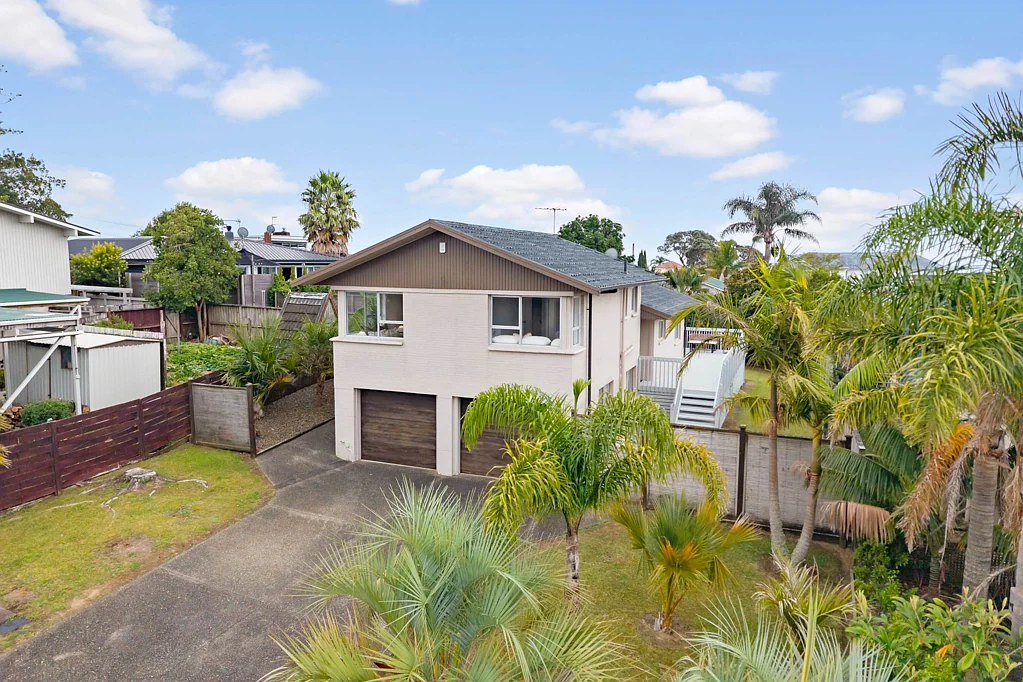 Stunning Views in Macleans College & BBI Schoo...