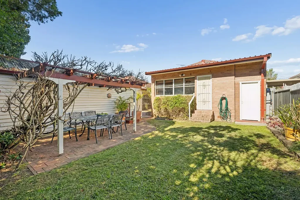 Kingsgrove 3Zimmer CHARM & CHARACTER | FULL-BRICK FAMILY HOME