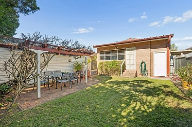 Kingsgrove 3 Slaapkamer CHARM & CHARACTER | FULL-BRICK FAMILY HOME