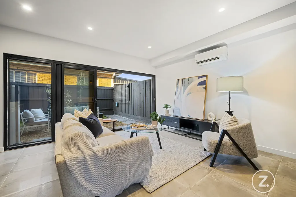 Altona North 3침실 Architectural Triple Level Living with 3 Ensuites, Courtyard and Secure Parking