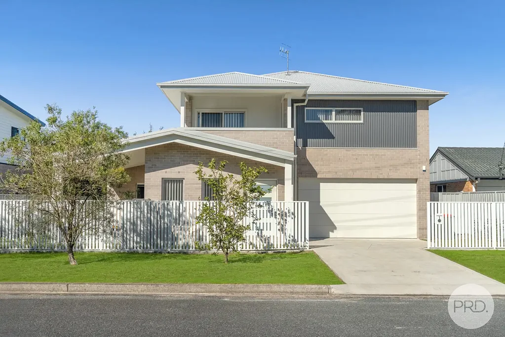 Salamander Bay 4房  Luxury Living And In Near New Condition
