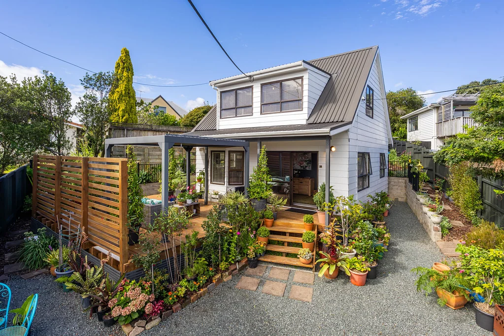 Stylish Coastal Cottage