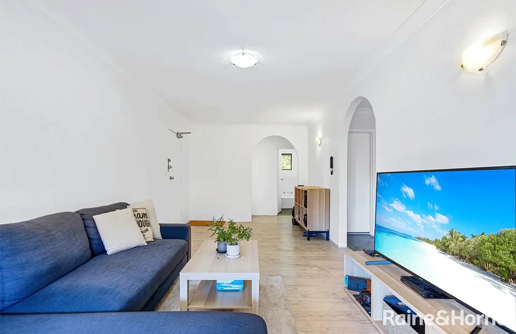 2 Bedroom Unit in a Central Location!