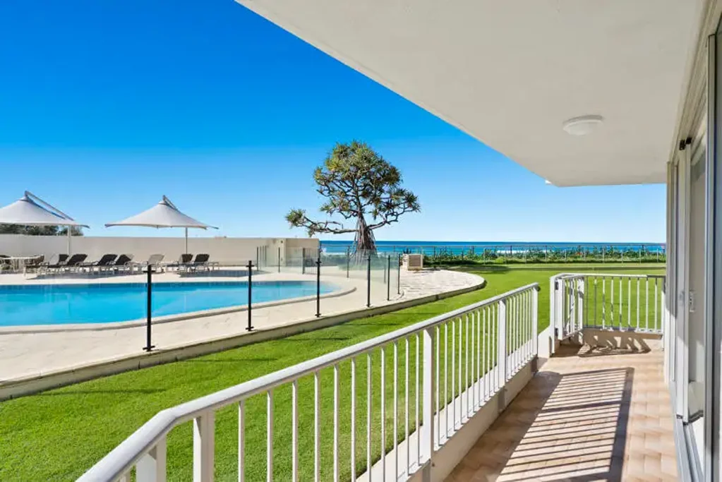 Main Beach 2 Bedroom Beachfront Bliss