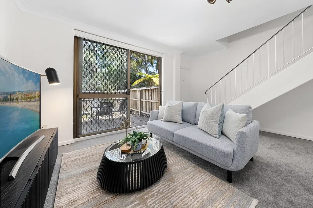Artarmon 2Kwarto Freshly Updated North-Facing Townhouse with Sunlit Entertaining Spaces