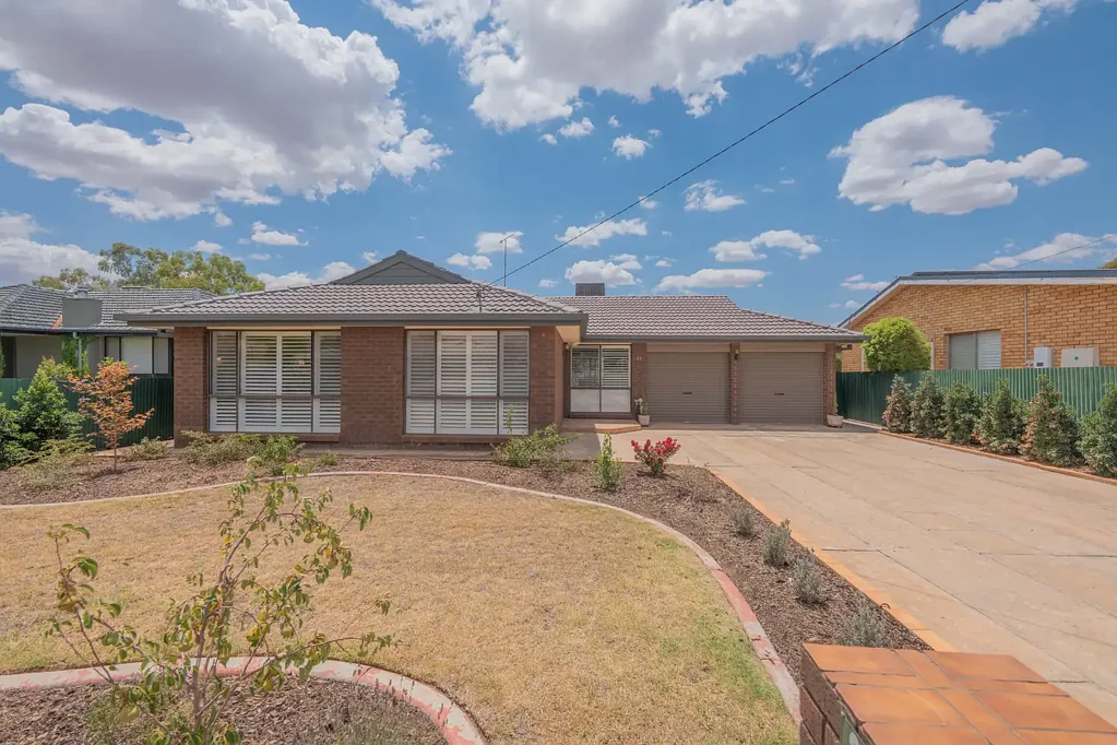 West Wyalong 4ห้องนอน FOR SALE - 27 Cedar Street, West Wyalong