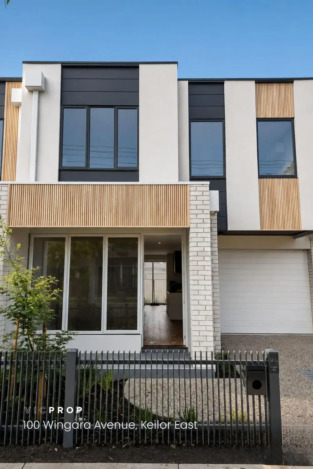 Keilor East 3房 全新豪华联排 别墅设计优雅 开敞式生活区 石材台面厨房 步行至咖啡馆 精英学校云集 社区便利生活 Prestigious Keilor East Localle